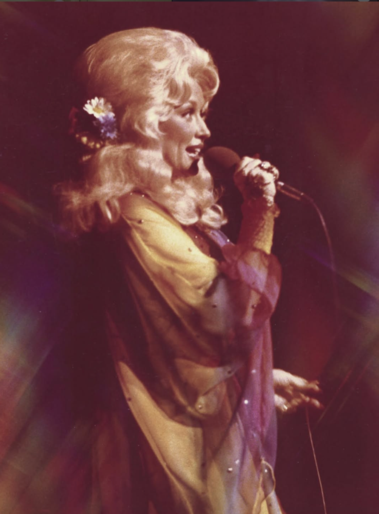 Muere Dolly Parton a los 80 años; ¿quién fue la cantante de “Jolene”?