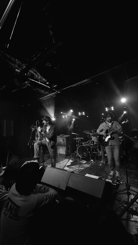 Aurum regresa a CDMX entre nostalgia, emo y canciones de hace 20 años (Emmanuel Hernández)